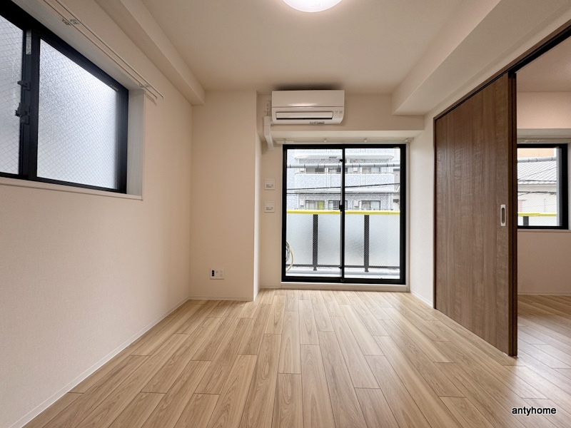 CREST TAPP新大阪　仲介手数料無料の居間・リビング