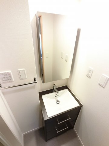 リブリ・アゼリアの独立洗面台