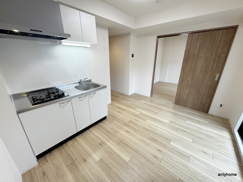 CREST TAPP新大阪　仲介手数料無料の居間・リビング