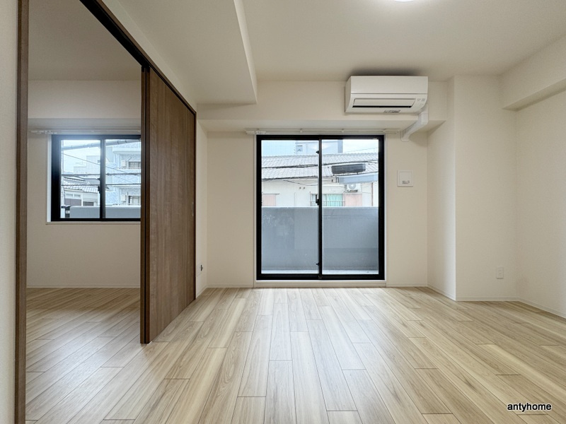 CREST TAPP新大阪　仲介手数料無料の居間・リビング