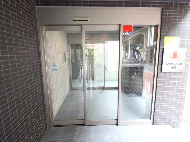 みおつくし粉浜のエントランス|ゆとりのあるエントランスです