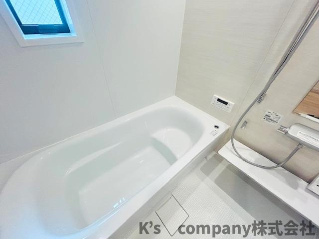 茅ヶ崎市円蔵2丁目　新築戸建　4号棟の浴室|白を基調とした清潔感のある浴室スペース◇