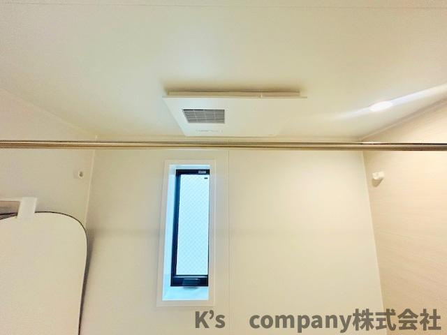 茅ヶ崎市円蔵2丁目　新築戸建　4号棟の設備|長雨の続く時期のお洗濯物の悩みを解消できる浴室乾燥機付き◇