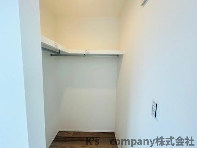 茅ヶ崎市円蔵2丁目　新築戸建　4号棟の収納|洋室6.3帖には奥行きのあるウォークインクローゼット付きです♪