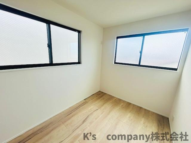 茅ヶ崎市円蔵2丁目　新築戸建　4号棟の洋室|洋室5.3帖◇2面採光で明るいお部屋です◇