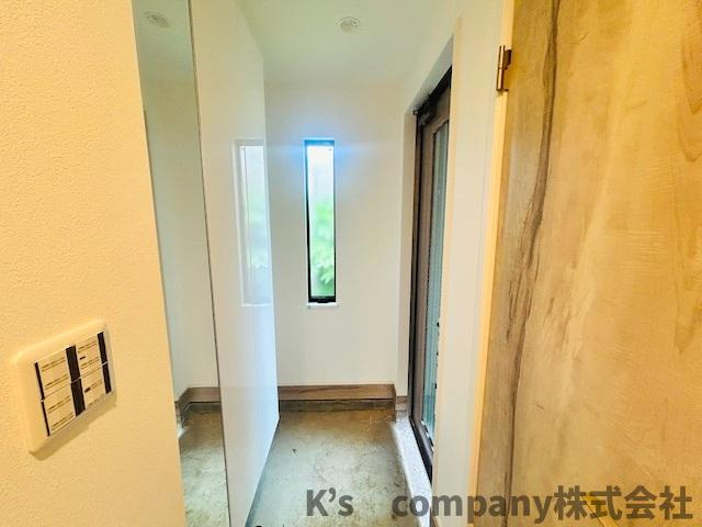 茅ヶ崎市円蔵2丁目　新築戸建　4号棟の玄関|玄関周辺スペース◇