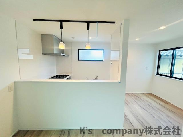 茅ヶ崎市円蔵2丁目　新築戸建　4号棟のキッチン|リビングにいるご家族を感じながらお料理ができるカウンターキッチン♪