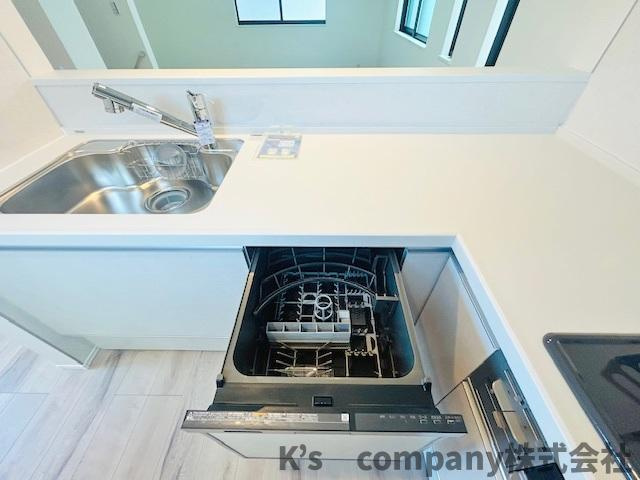 茅ヶ崎市円蔵2丁目　新築戸建　4号棟のキッチン|食器洗い乾燥機付きで家事の時短に役立ちます☆