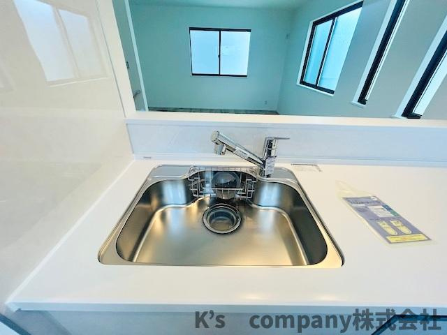 茅ヶ崎市円蔵2丁目　新築戸建　4号棟のキッチン|扱いやすいステンレス素材のシンク◇