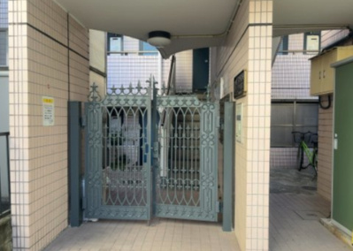 【受付】 | スカイコート矢部第２ | 受付はマンションコンシェルジュがいる場合もあれば、管理人が滞在する小部屋を総称して呼ぶことがあります。主にエントランスに設置されていることから、防犯面でも期待ができます。防犯設備がない場合はより安心！