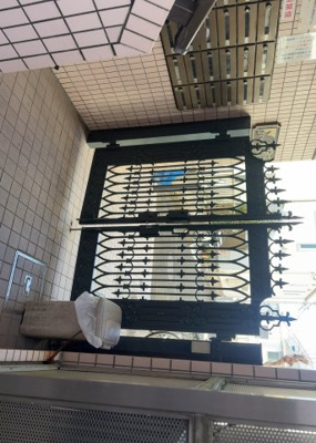 【ロビー】 | スカイコート矢部第２ | ロビーというと、エントランスと何がちがうの？と思いますよね。実はロビーとエントランスには明確な決まりはありません。物件によっては、エントランスを入って広がるある程度の広さのある空間がロビーとなります。