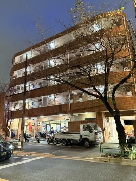 【外観】 | パークサイドマンション松が丘 | 鉄筋コンクリート造のがっちりとした建物。