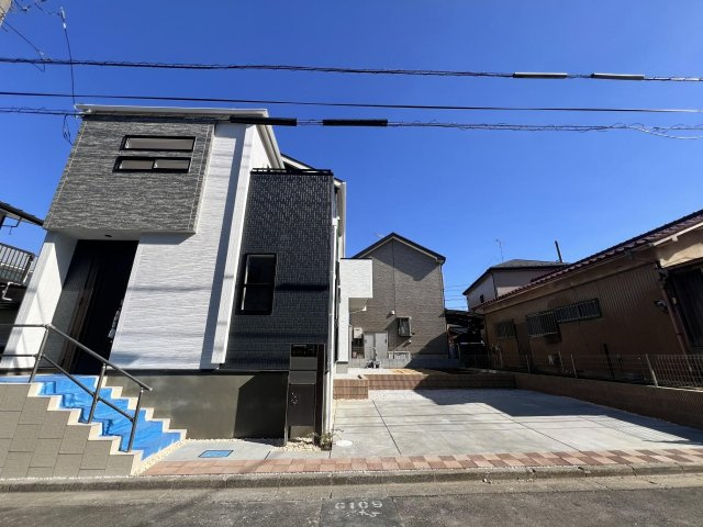 入間郡三芳町大字上富の新築一戸建の外観|敷地ゆったり46坪、カースペース並列2台分！！
長く安心・快適に暮らせる長期優良住宅♪

資料請求やご見学などお気軽にお問い合わせください。