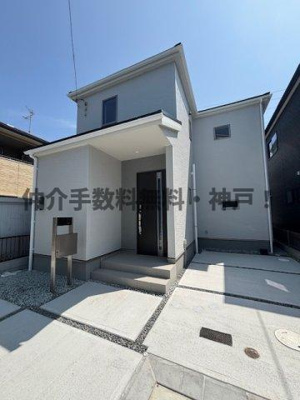 【外観】 | 神戸市西区玉津町新方　新築戸建1号棟　仲介手数料無料！ | きれいな外観です