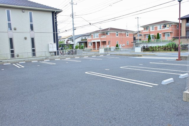 ラプランタンBの駐車場