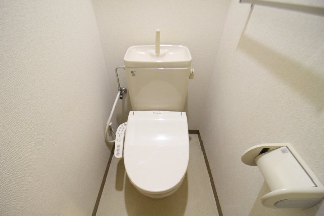 アルファ帝塚山のトイレ|コンパクトで使いやすいトイレです