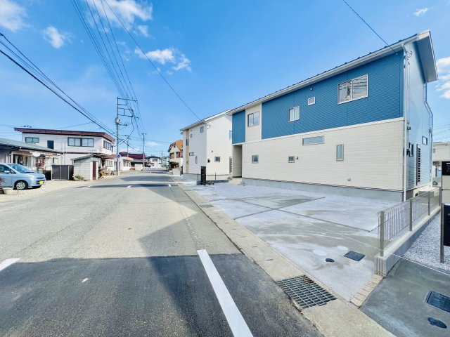 前橋市大友町の前面道路含む現地写真|間口も広く駐車が苦手な方にもおススメです♪