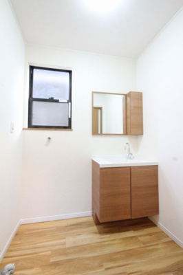 【洗面所】 | 三郷市早稲田7丁目中古 | 忙しい朝には欠かせない洗面所です