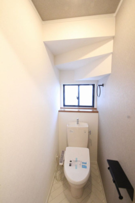 【トイレ】 | 三郷市早稲田7丁目中古 | 1階と2階にトイレがあり、ウォッシュレット完備