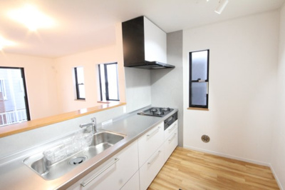 【キッチン】 | 三郷市早稲田7丁目中古 | 広々としたキッチンです