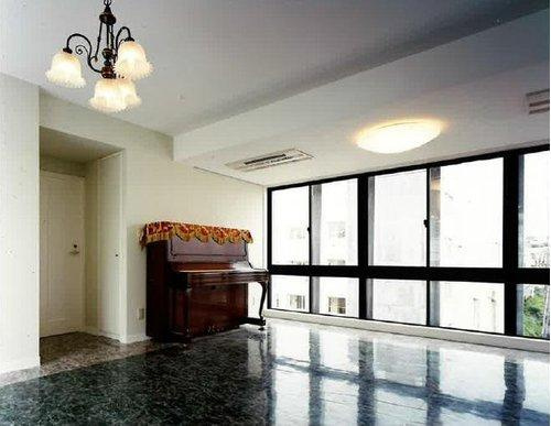 本町２　戸建の洋室|4階居間