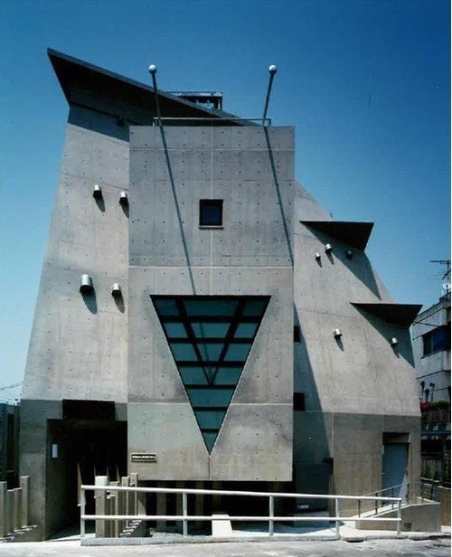 本町２　戸建の外観|☆事務所併用住宅ビル
☆鉄骨鉄筋コンクリート造　地下1階付4階建
☆地下駐車場完備！8台駐車可能