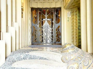 【外観】 | 鉄筋コンクリート造のがっちりとした建物。
