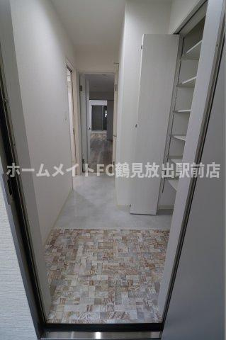 大阪市鶴見区諸口１丁目のアパートの玄関