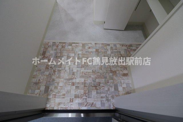 大阪市鶴見区諸口１丁目のアパートの玄関