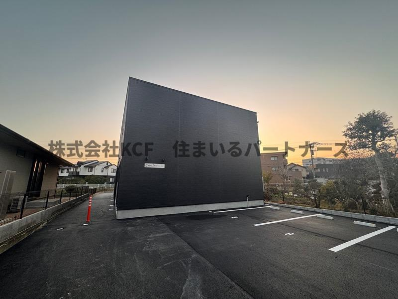 グラン・ブルーの駐車場|駐車場に車を止められます