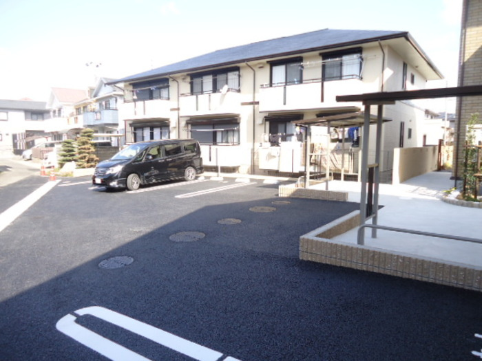 春日井市上田楽町のアパートの駐車場
