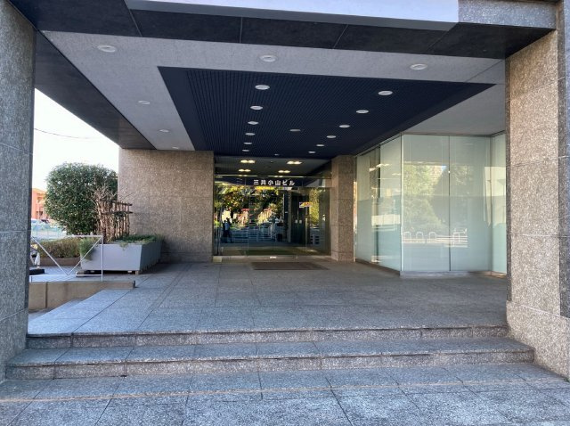 小山市駅東通り　貸店舗・事務所のエントランス