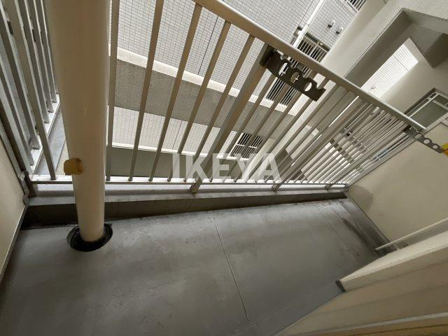 新納ビルのバルコニー