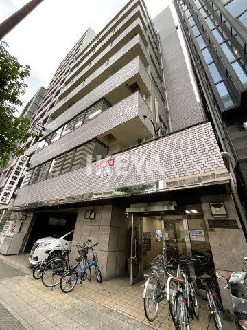 新納ビルの外観