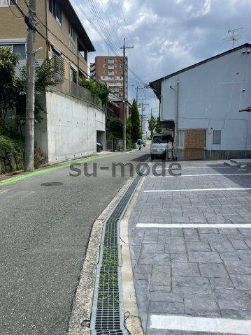 エクステンド南春日丘の駐車場