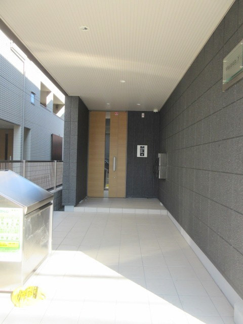 メゾンＹのエントランス|オートロック付エントランス