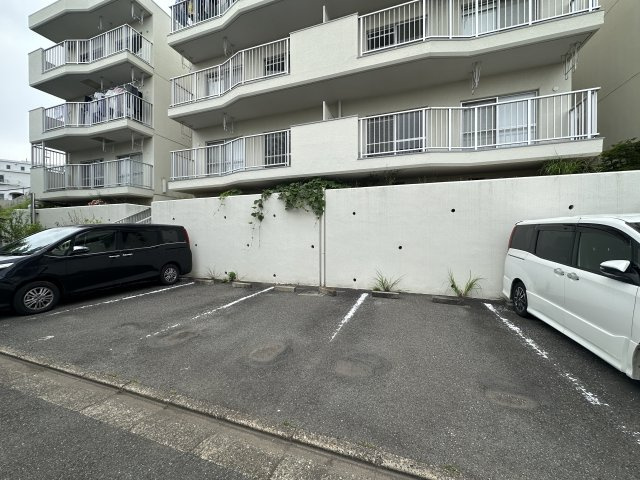 川崎市麻生区千代ケ丘５丁目の賃貸マンションの駐車場