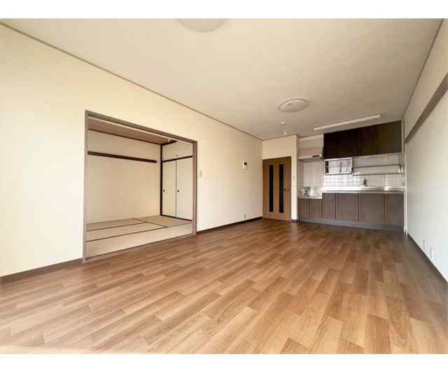 川崎市麻生区千代ケ丘５丁目の賃貸マンションの居間・リビング