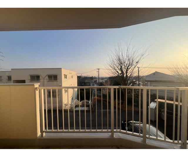 川崎市麻生区千代ケ丘５丁目の賃貸マンションのバルコニー