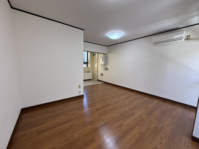 フジイビルの居間・リビング