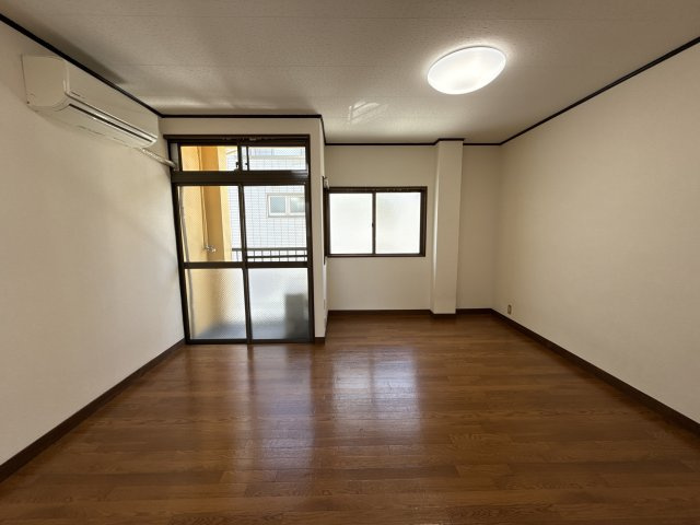 フジイビルの寝室