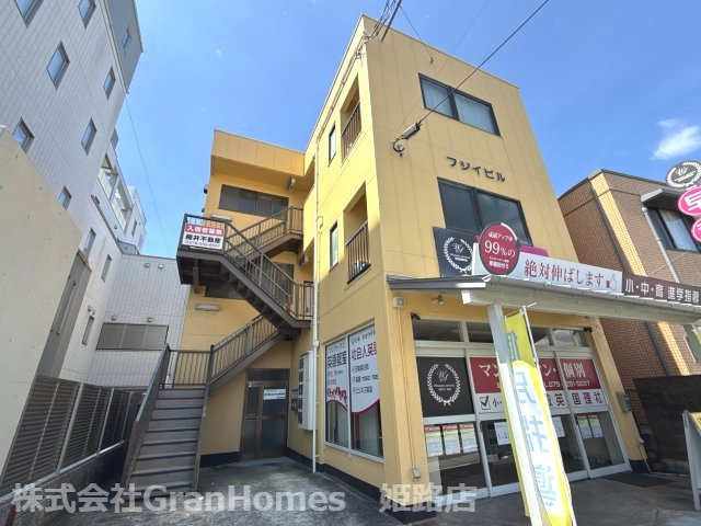 フジイビルの外観