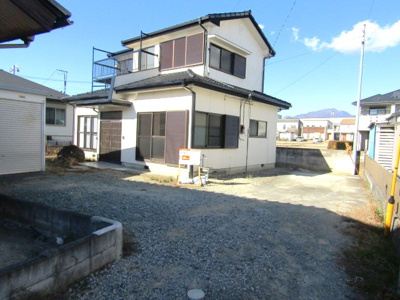 【駐車場】 | 【再生住宅】甲斐市竜王新町 | カースペースがあります
