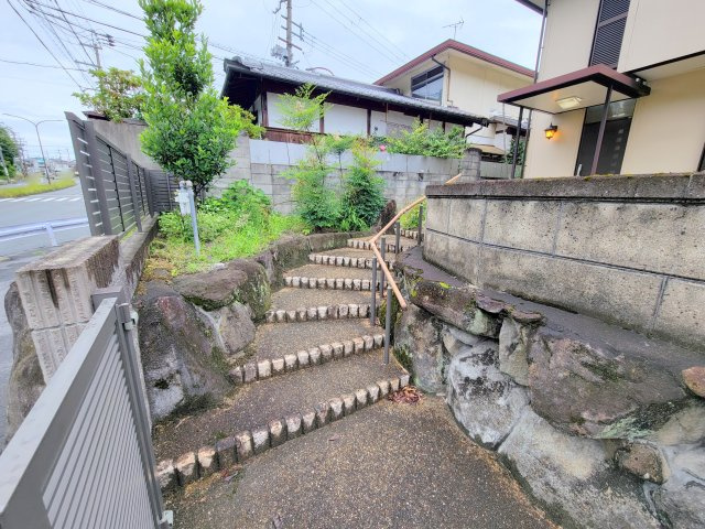 右京3丁目一戸建のエントランス