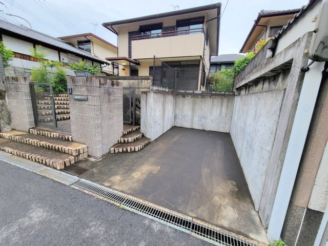 右京3丁目一戸建の駐車場