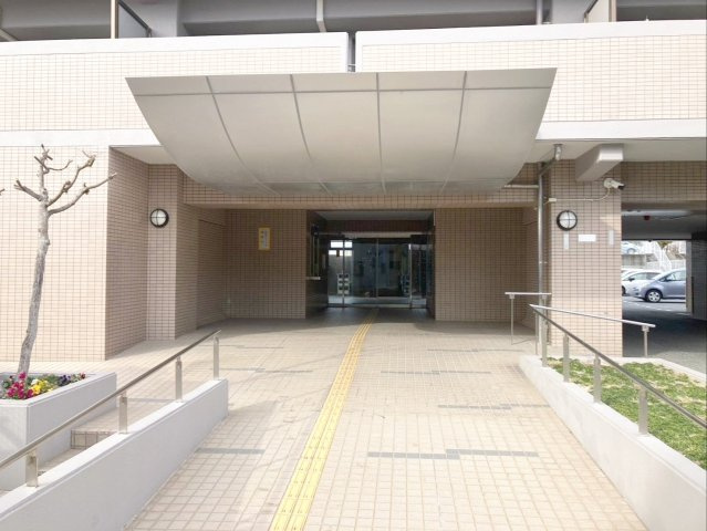 九観カーサー美咲ヶ丘のエントランス|築27年 鉄筋コンクリート造11階建て！