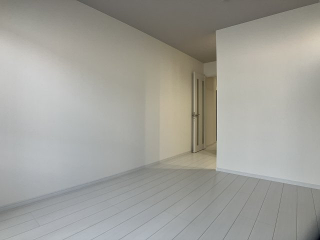 SKビル拾参番館の洋室