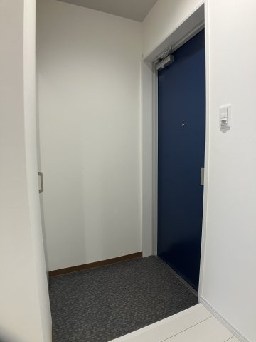 SKビル拾参番館の玄関