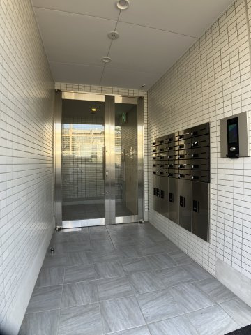 SKビル拾参番館のエントランス