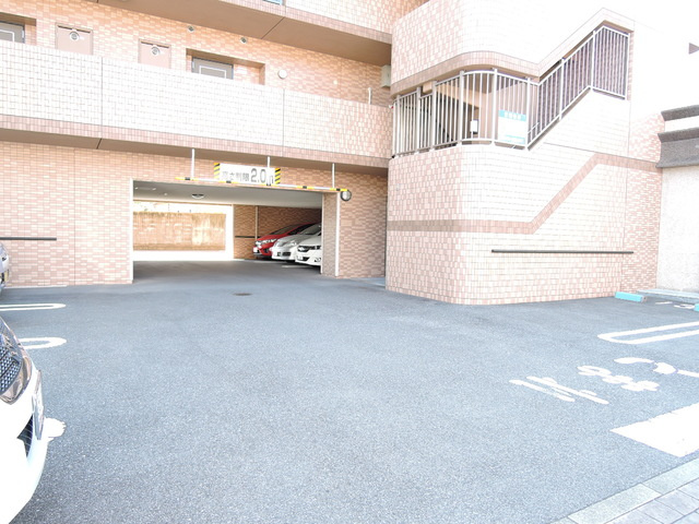 マリベールTANOUCHIⅣ番館の駐車場